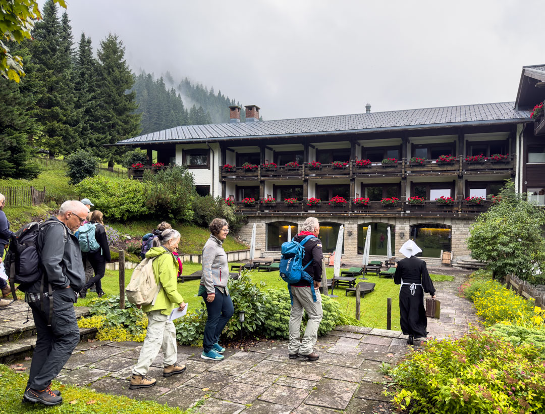 Montafoner Theaterwanderung in Gargellen, Hotel Madrisa