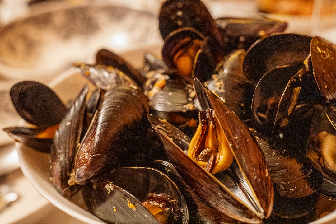 Frische Muscheln im Restaurant Don Quichotte